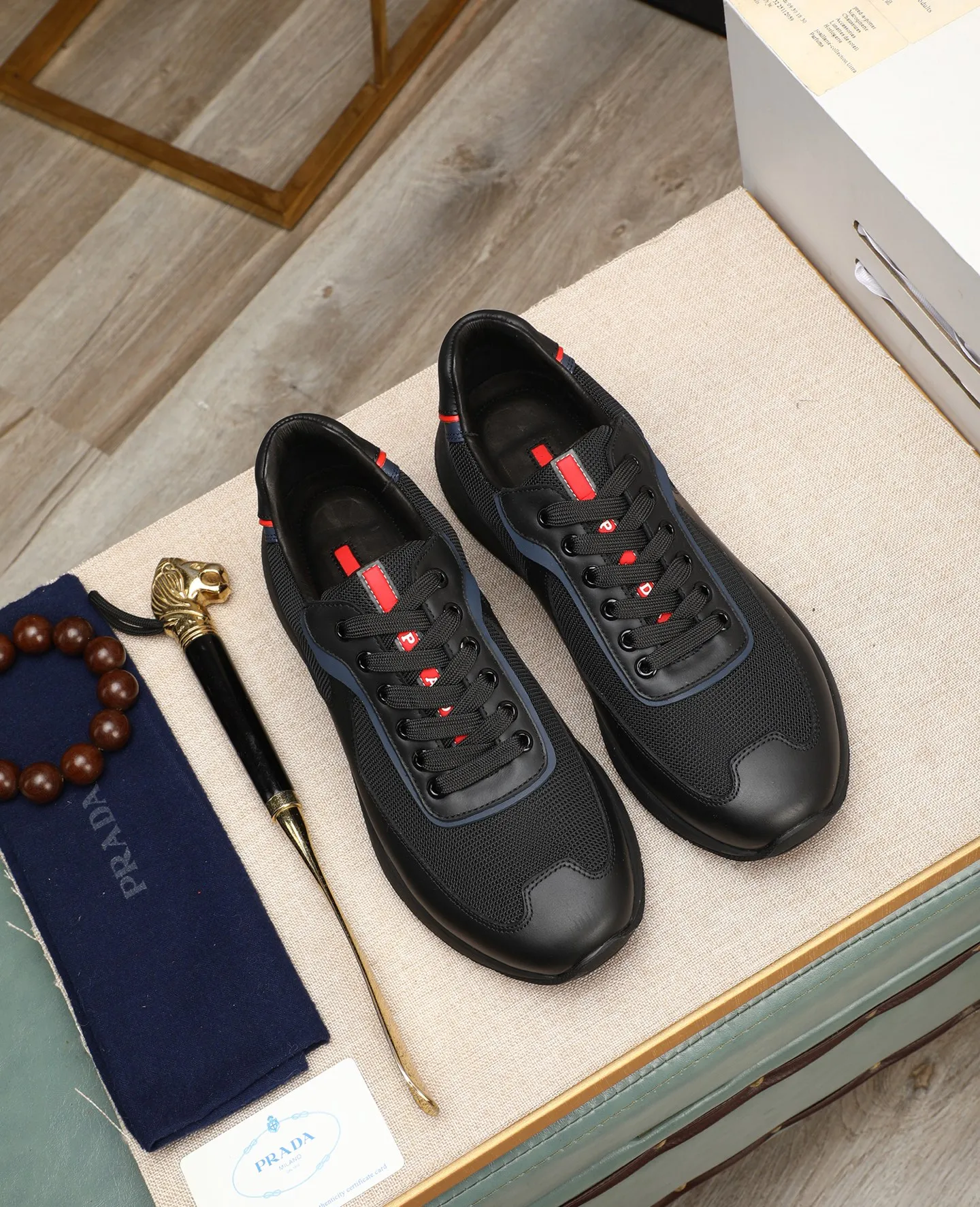 Men's shoes 💰600 Top quality New hot models on the official website, timeless for a century, 🆘 Trendy brand (Prada) mainly promotes hot models, avant-garde and versatile fashion men's shoes private version molding, cowhide surface splicing 1:1 oil edge treatment... fashionable and simple, original imported cowhide lining cowhide feet; the atmosphere and personality are more fashionable, eye-catching and pursuing class, it will subvert the old idea and be a must-have for fashion trendsetters with you! Must keep it for yourself! High-end comfort, high-end quality workmanship. Size: 38-44 Various colors available. full package